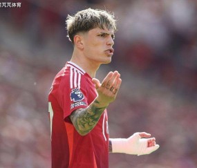 从曼联转会蓝桥，可他却仍没能证明：21岁的加纳乔被“个性伤害”