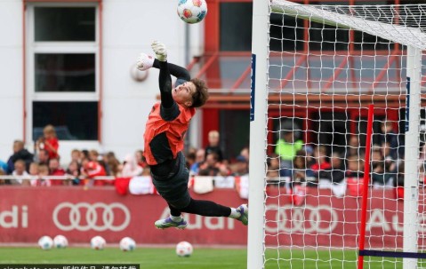 德甲球队拜仁慕尼黑训练备战比赛
        
    德甲球队拜仁慕尼黑训练备战比赛